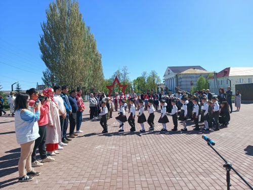 Бравые солдаты с песнями идут…
