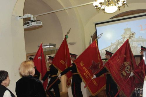 Нацмузей РТ показал знамена Великой Отечественной войны