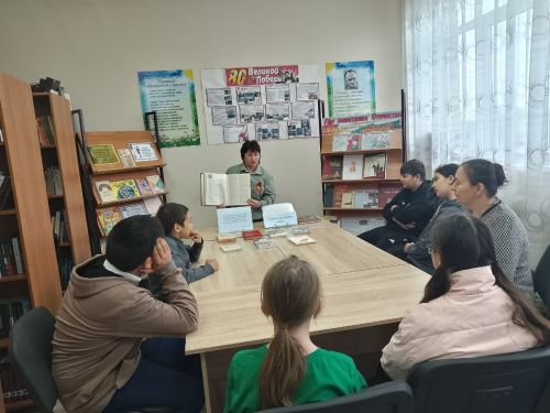 В Каракашлинской сельской библиотеке провели беседу «Боевая слава героев»