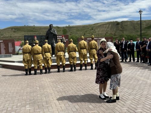 В селе Старые Уруссу Ютазинского района зажгли Вечный огонь