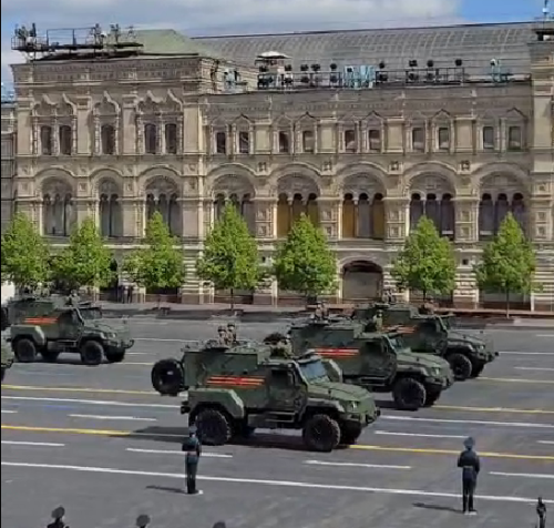 Челнинские бронетехника на параде Победы