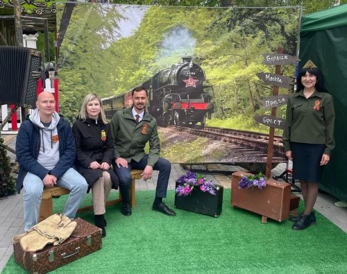 В Доме культуры открылась фотозона «Память военных лет» в честь Дня Победы