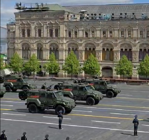 Челнинские бронетехника на параде Победы