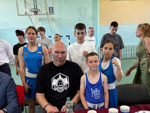 Ютазинские боксеры на турнире в Лениногорске встретились с Николаем Валуевым