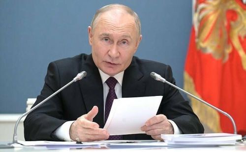 Путин предложил создать День языков народов России