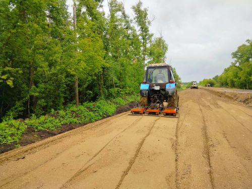 На стройплощадке моста через реку Ик ведутся активные земляные работы