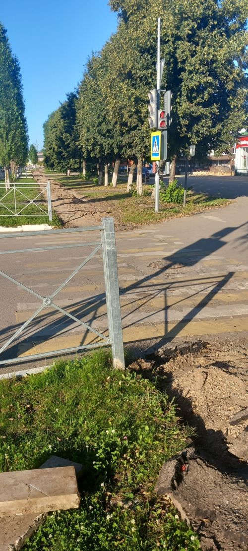В Уруссу идет работа по демонтажу старых тротуаров