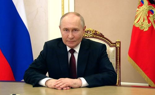 Владимир Путин поручил установить День языков народов РФ