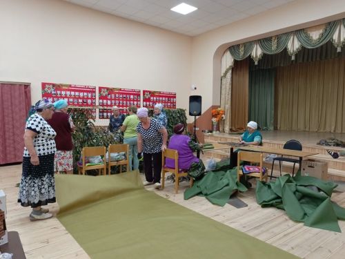 Жители села Байряка изготавливают маскировочные сети для фронта