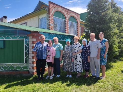 На таких людях деревни держатся