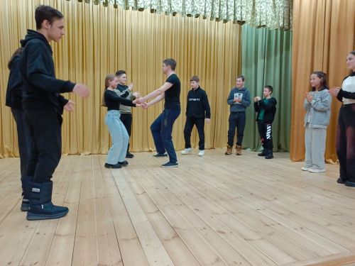 Мастер-класс по современным танцам в Байрякинском СДК