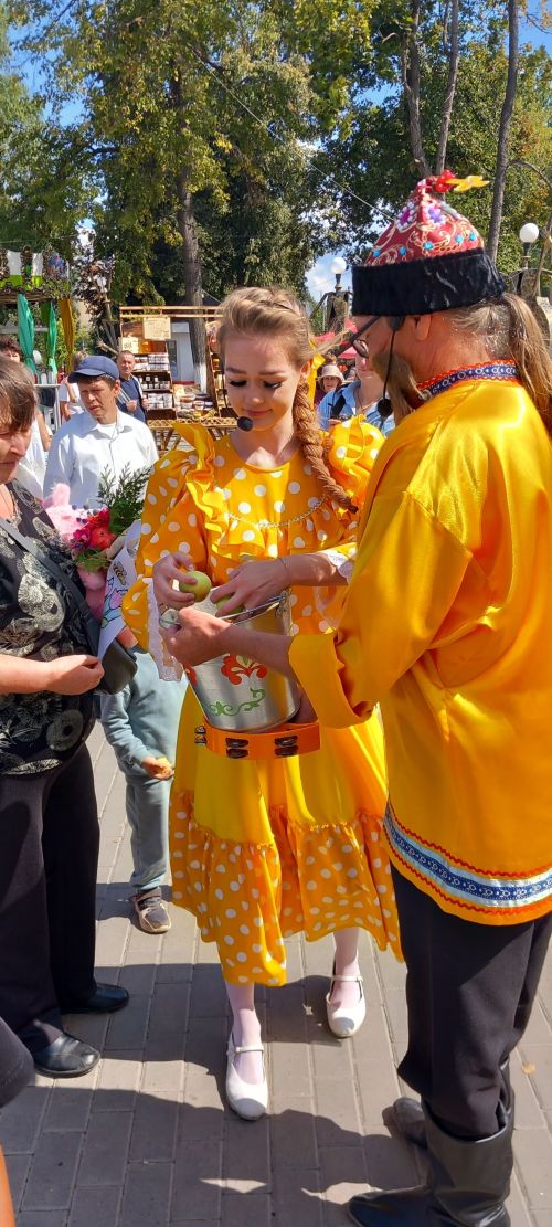«Медово-яблочный Спас» объединил уруссинцев на празднике урожая