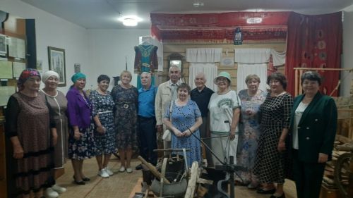 Теплая встреча поколений
