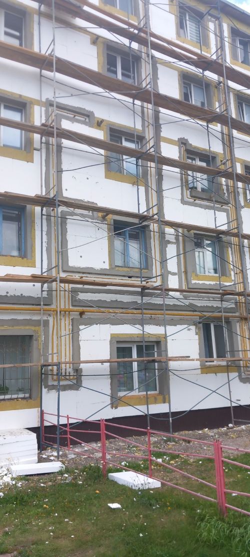 В Уруссу активно утепляют фасады многоквартирных домов
