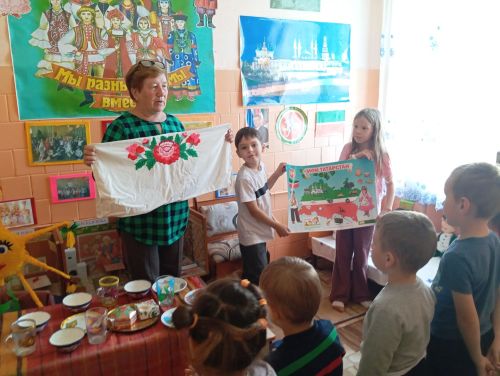 В Абсалямовской сельской библиотеке прошел краеведческий час «Край родной Татарстан!»
