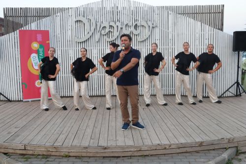 Культурный вечер в парке «Семейный» собрание ценителей искусства