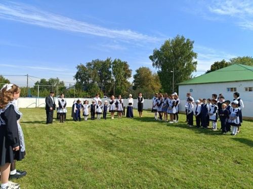 Торжественная линейка, посвященная Дню знаний