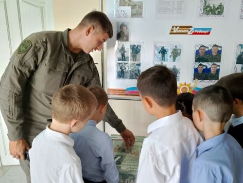 Встреча с бойцом СВО: Ранис Валиуллов посетил родную Байрякинскую школу