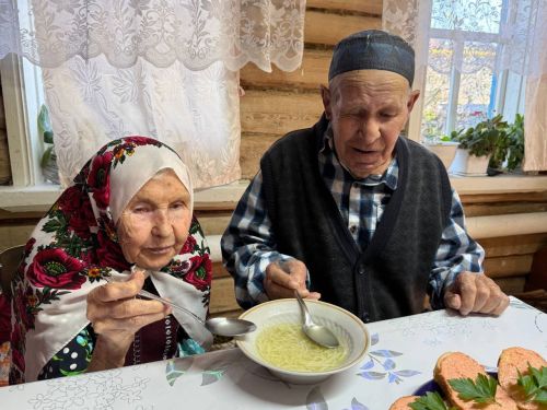 66 лет из одной тарелки