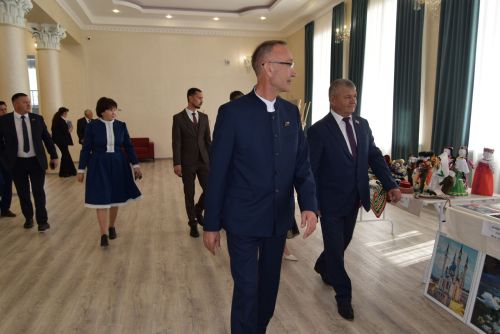 Гости Ютазинского района перед первым заседанием районного совета ознакомились с обновленным РДК