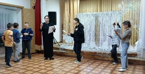 Под окном — берёзый стих