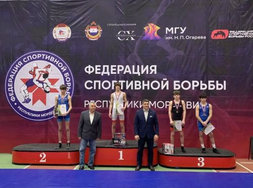 Юный борец из Уруссу завоевал путевку в финал России