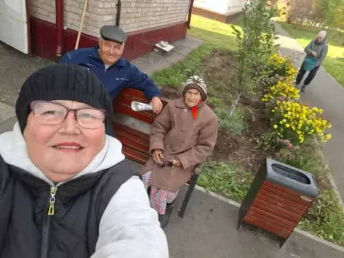 Двор становится уютнее