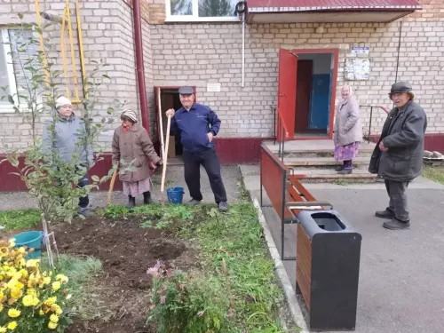 Двор становится уютнее