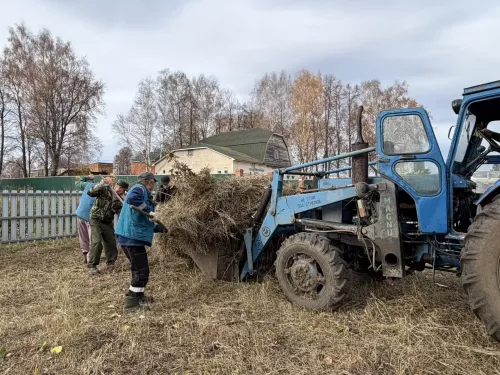 В Байрякинском поселении привели в порядок сразу три кладбища