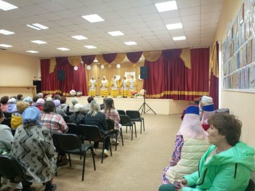 В Абсалямово поздравили старшее поколение душевным концертом и чаепитием