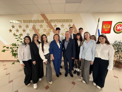 В Уруссинской гимназии депутат принял участие в парламентском уроке