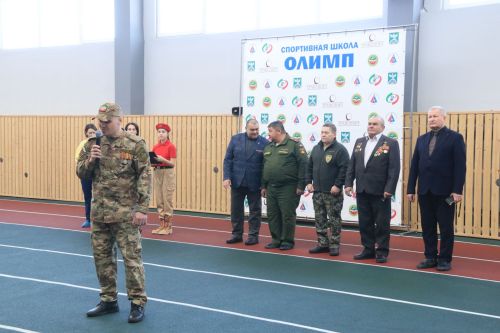 Наш командир удалой, мы все пойдем за тобой