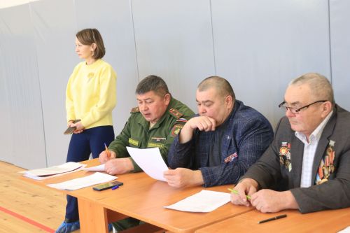 Наш командир удалой, мы все пойдем за тобой