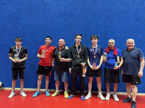Теннисисты четырех городов и поселка Уруссу на одной площадке