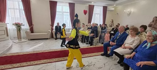 Молодое поколение ютазинцев держит равнение на крепкие семьи