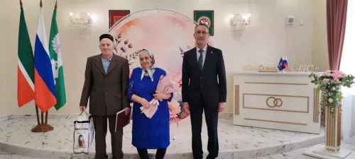 Молодое поколение ютазинцев держит равнение на крепкие семьи