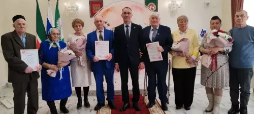 Молодое поколение ютазинцев держит равнение на крепкие семьи