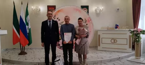 Молодое поколение ютазинцев держит равнение на крепкие семьи