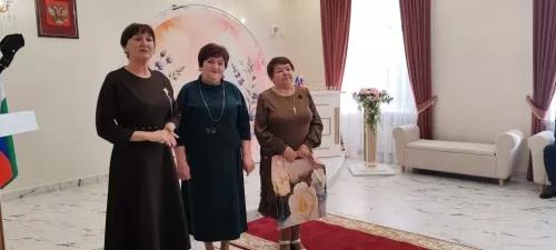 Молодое поколение ютазинцев держит равнение на крепкие семьи