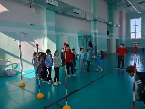 Старшие — малышам: забота о безопасности на дорогах!