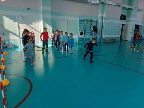 Старшие — малышам: забота о безопасности на дорогах!