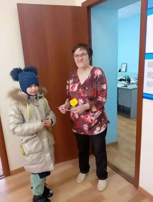 Маршрут добра: тимуровцы поздравили хранительниц добра