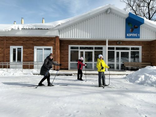 С галстуком в детство: перезагрузка в лесу