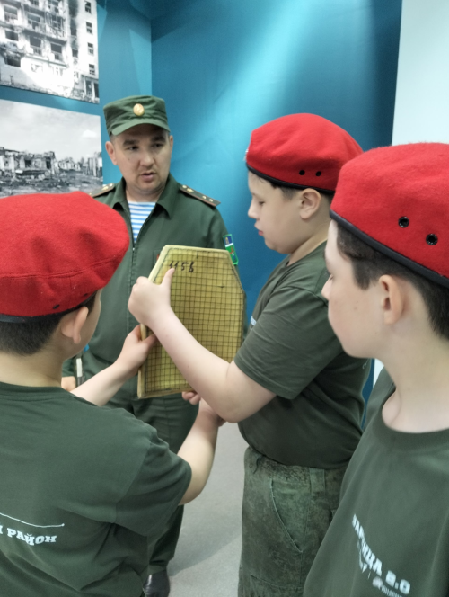 Юнармейцы Уруссинской школы № 3: Патриотический опыт и практические навыки в Центре «Патриот»