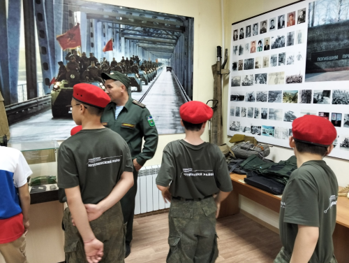 Юнармейцы Уруссинской школы № 3: Патриотический опыт и практические навыки в Центре «Патриот»