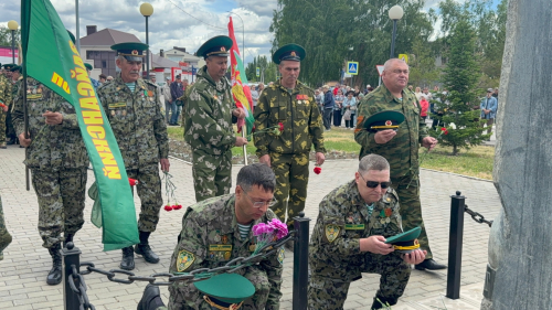 Торжественный митинг у монумента «Пограничникам всех поколений»