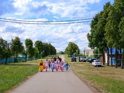 «Ай, рэхмэт»: в селе Байряка провели старинный обряд сбора подарков к Сабантую