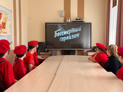 Тепло детских сердец: воспитанники трудового лагеря написали письма защитникам