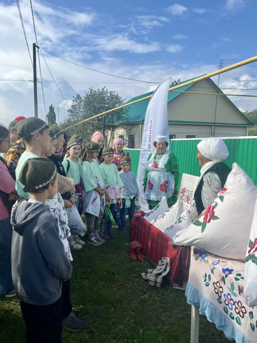 «У самовара» в Старых Уруссу: праздник улицы объединил соседей