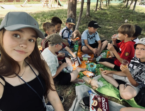 Дворовые лагеря продолжают радовать юных жителей